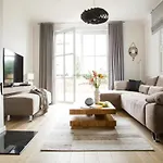 아파트 Apartment, *