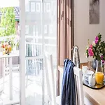 Apartment, 아파트 *